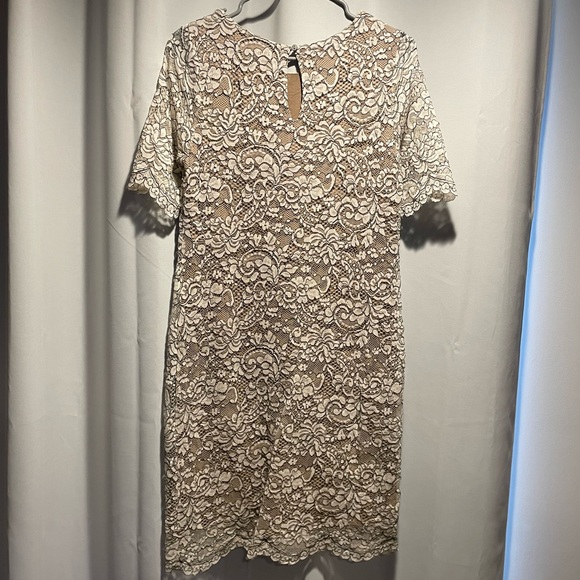 NWOT Lulu’s Lace Dress - Picture 2 of 6
